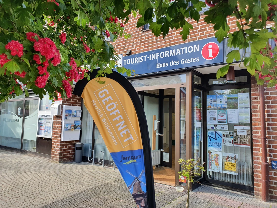 Tourist-Information Ditzum.jpg Die neue Tourist-Info in der Sielstraße 13