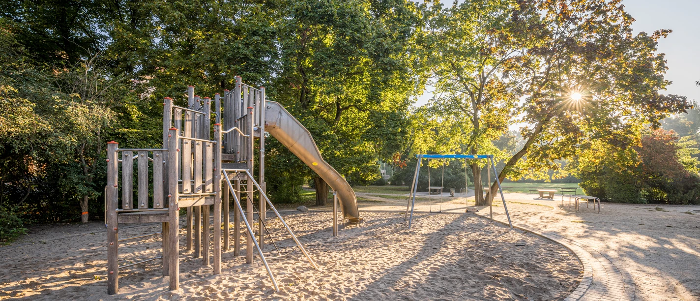 Spielplatz am Hildebrandplatz - Familie in Leipzig Der Spielplatz Hildebrandplatz liegt mitten im Stadtteil Connewitz.