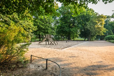 Spielplatz im Johannapark - Familie in Leipzig Im Johannapark gibt es einen kleinen Kinderspielplatz.