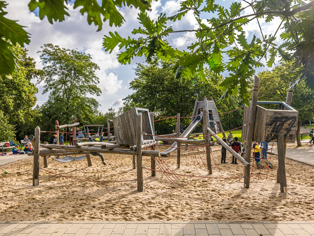 Spielplatz am Klangberg - Familie in Leipzig Der Spielplatz am Klangberg bietet viele Spielmöglichkeiten.