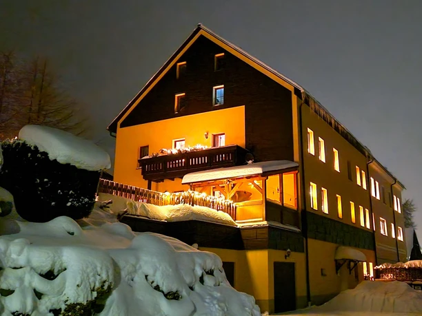 Winterabend-Hausansicht Winterabend-Hausansicht