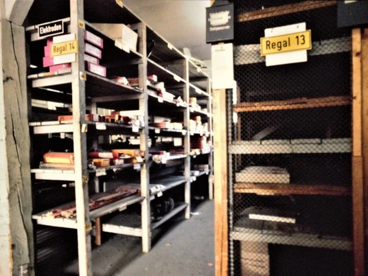 Regale im Zentralmagazin (c) Sammlung Weltkulturerbe Rammelsberg.jpg