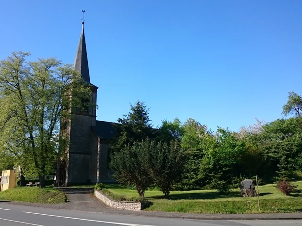 Kirche Kirchlotheim (Blick von der Straße aus)
