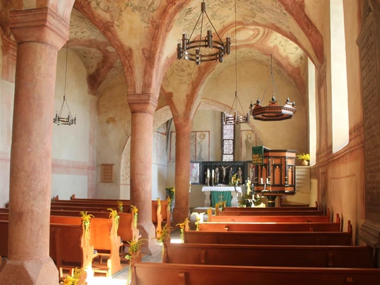 Evangelische Kirche Bergheim von innen