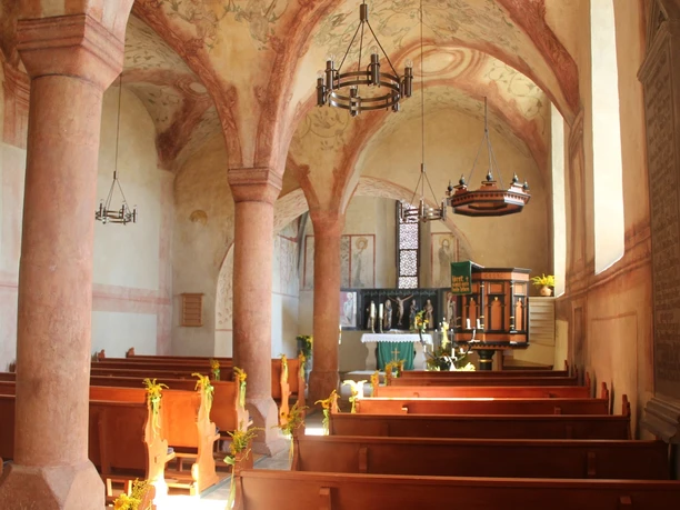 Evangelische Kirche Bergheim von innen