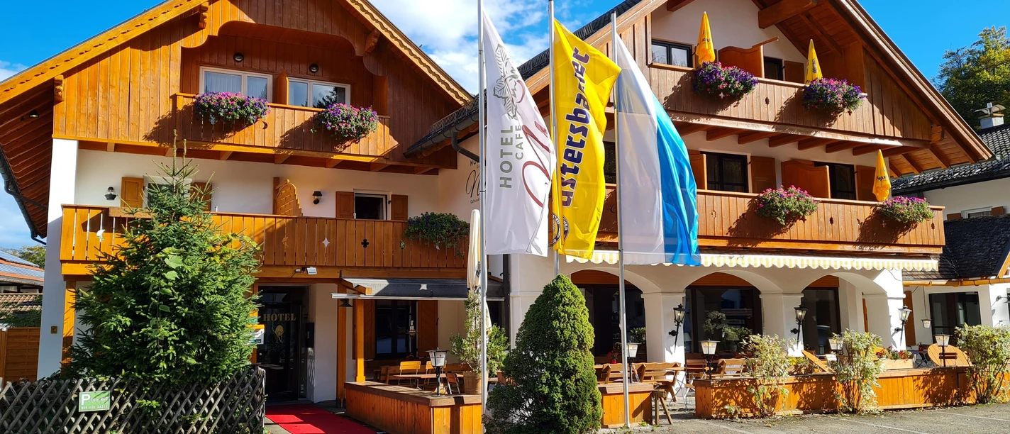 Aussenansicht Hoteleingang