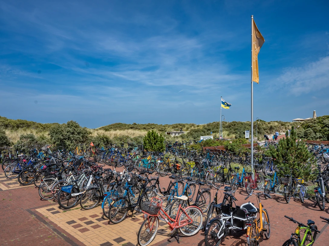 Fahrradparkplatz am Strandabgang Strandstraße auf Juist