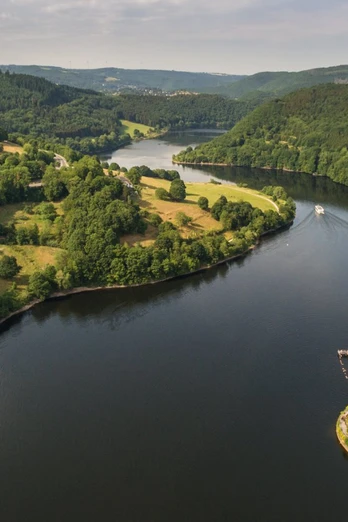 Radtour Eifel-Höhen-Route: Blick auf Einruhr und den Obersee