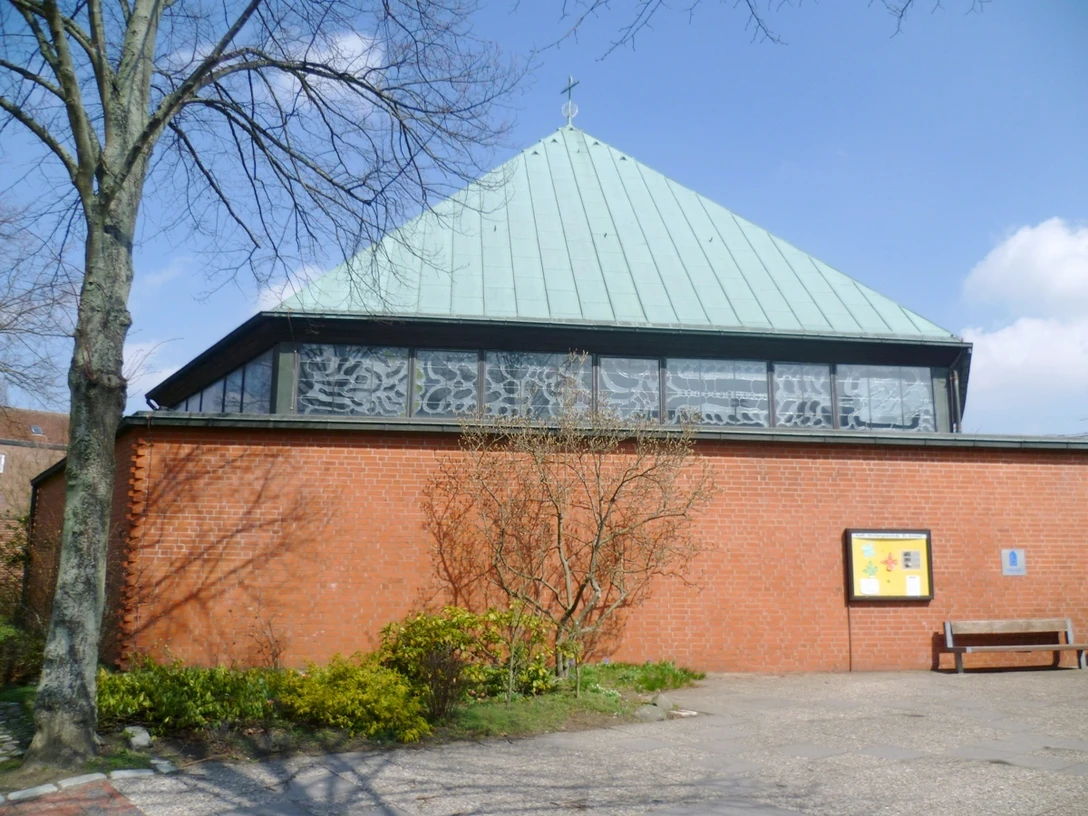 Kirche St. Answer (Katrin Jester).JPG Außenansicht der Kirche St. Answer