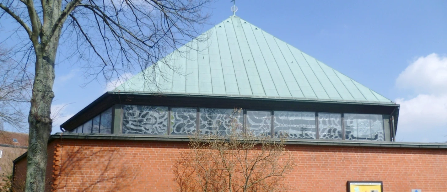 Kirche St. Answer (Katrin Jester).JPG Außenansicht der Kirche St. Answer