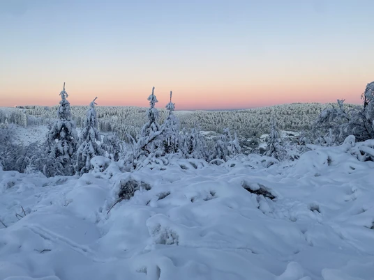 Winterlandschaft auf dem Ettelsberg bei Sonnenaufgang Winterlandschaft auf dem Ettelsberg bei Sonnenaufgang