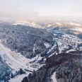 Blick auf Skywalk und Mühlenkopfschanze im Winter Blick auf Skywalk und Mühlenkopfschanze im Winter