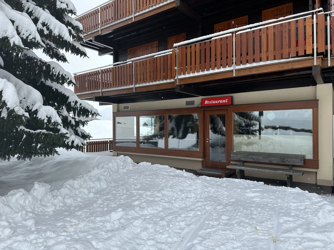 Haus Gletschertisch.jpg