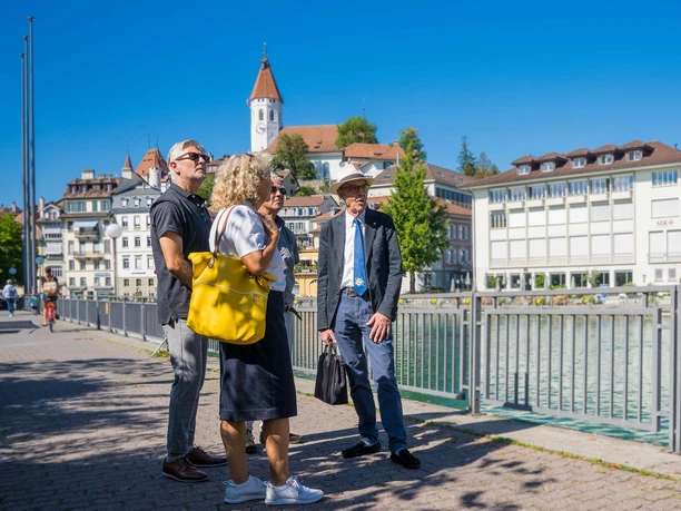themenfuehrungen-altstadtfuehrung-jon-keller-gruppe-aare-thun-sommer.jpg