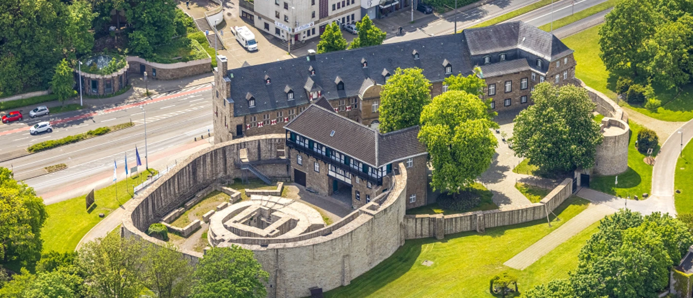 Luftaufnahme Schloß Broich Schloss Broich, Broich - Ost, Mülheim an der Ruhr, Ruhrgebiet, Nordrhein-Westfalen, Deutschland