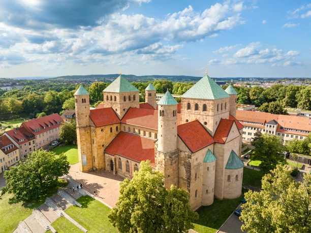 UNESCO-Welterbe St. Michael in Hildesheim Zu sehen ist eine Luftansicht des UNESCO-Welterbe St. Michael in Hildesheim.