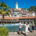 stadtfuehrung-thun-aare-schleuse-sommer-schlosskirche.jpg
