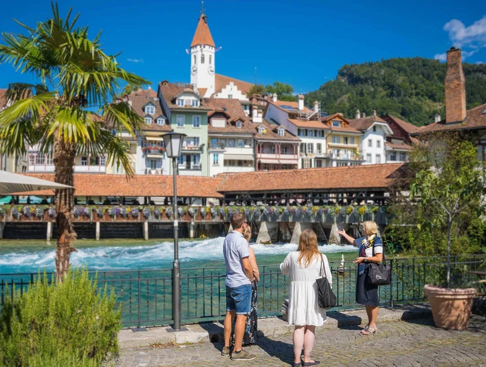 stadtfuehrung-thun-aare-schleuse-sommer-schlosskirche.jpg