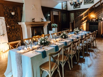 Dinner im Kaminzimmer