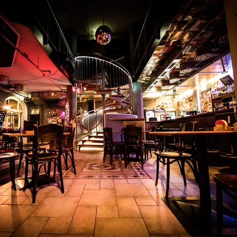 Innenraum der Live-Musikkneipe Tonelli's in der Leipziger Innenstadt - Bar, Musik, Getränke