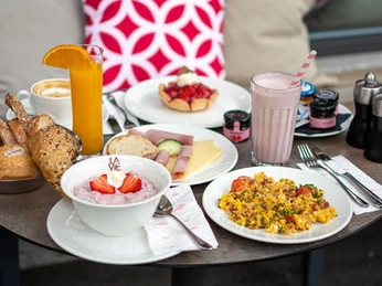 La Vie en Rose_Brunch.jpg