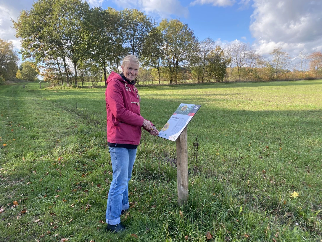 Nadja Bremer am Lehrpfad Nadja Bremer am Lehrpfad