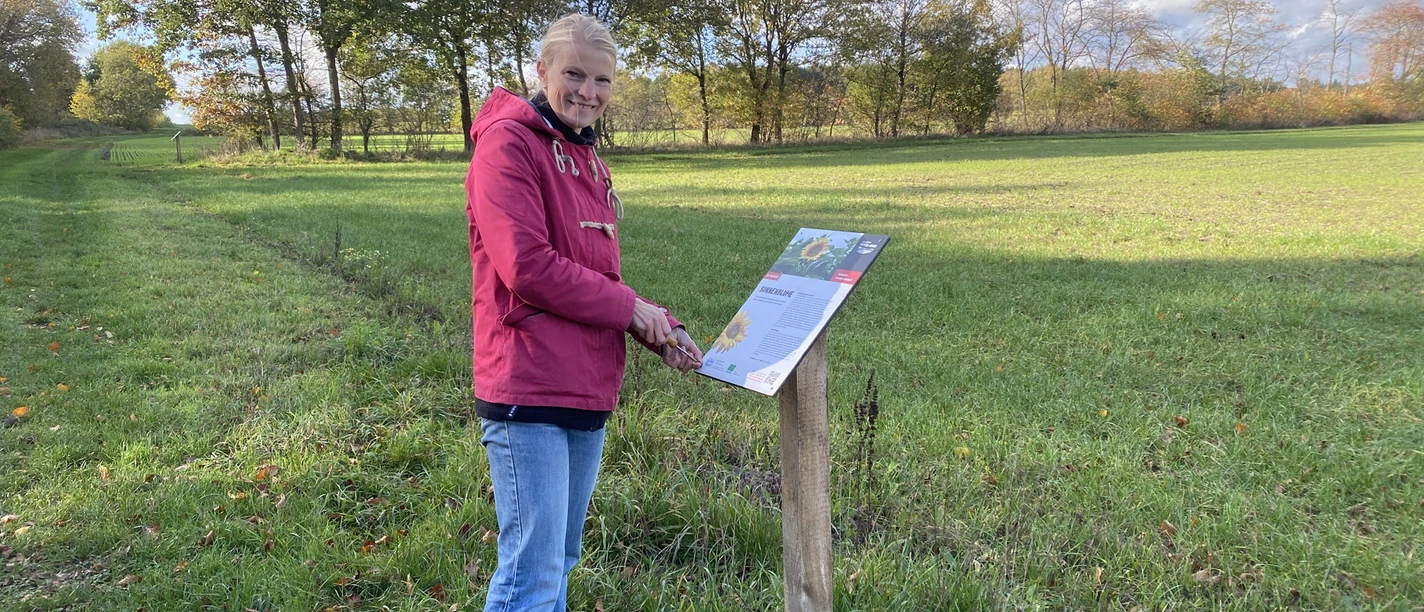 Nadja Bremer am Lehrpfad Nadja Bremer am Lehrpfad
