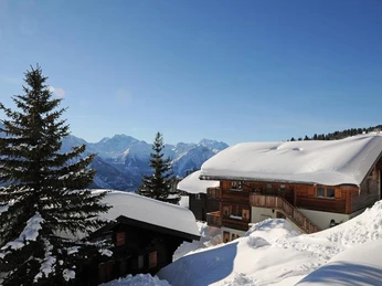 Chalet Hohfluh EG - Ausblick Südterrasse