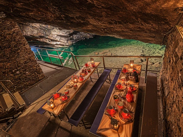 Mettenschicht am unterirdischen See