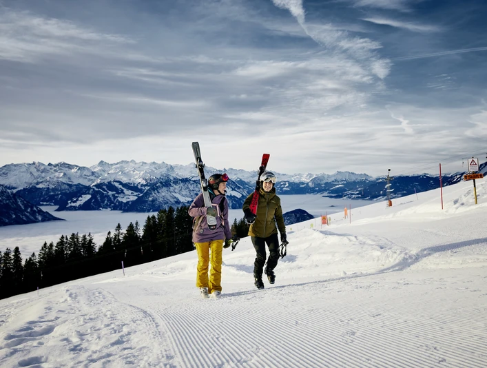 Skifahren Skifahrer auf der RigiSkiers on the RigiSkieurs sur le Rigi