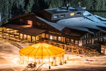 Winter_Nacht_Schneebar_Erlebnis-Restaurant Rossweid_Soerenberg_Samuel Buettler (7).jpg