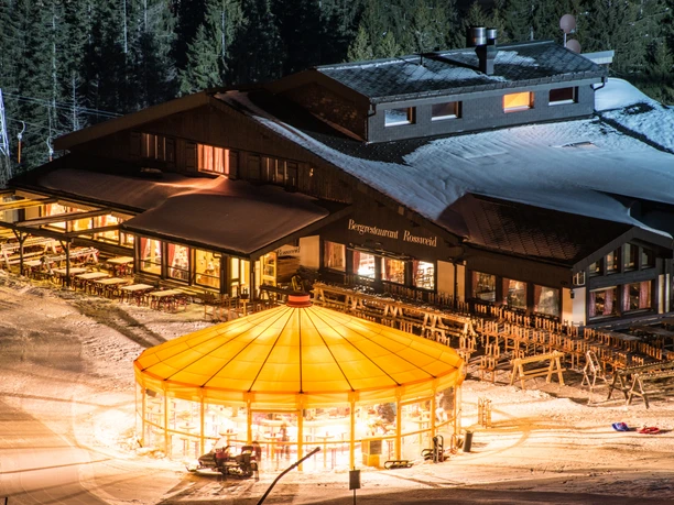 Winter_Nacht_Schneebar_Erlebnis-Restaurant Rossweid_Soerenberg_Samuel Buettler (7).jpg