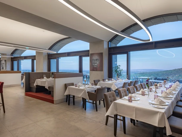 Restaurant Bella Vista am Kaiser Ausblick vom Tisch zum Fernsehturm