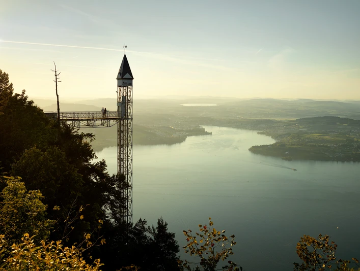 Buergenstock Hammetschwand Lift Blick auf den Hammetschawnd Lift in der DämmerungView of the Hammetschawnd lift at duskVue sur le Hammetschawnd Lift au crépuscule