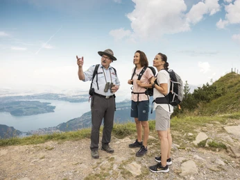 Stanserhorn Ranger Ranger gibt Auskunft auf dem StanserhornRanger provides information on the StanserhornUn ranger donne des informations sur le Stanserhorn