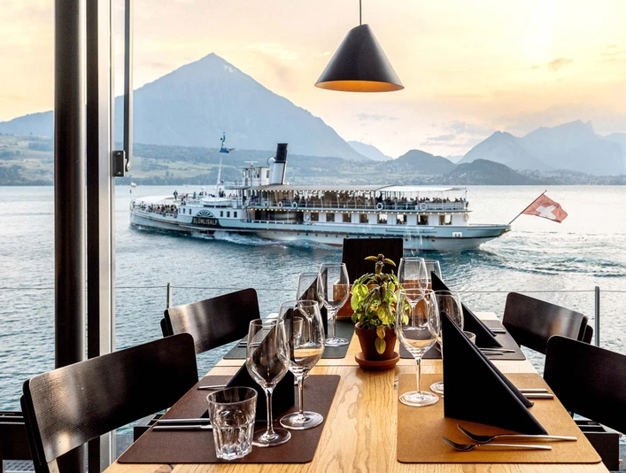 seerestaurant-beatenbuch-dampfschiff-bluemlisalp-niesen.jpg
