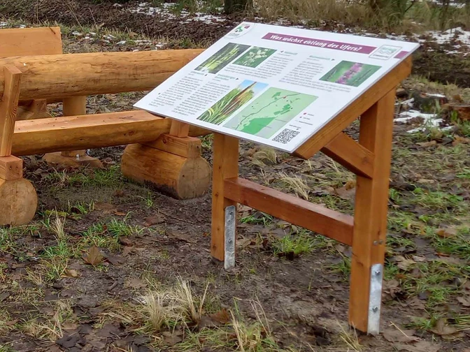 Ausstattung Tafeln Bänke Wegweisung Erlebnispfad IseaueEquipment Boards Benches Signposts Iseaue adventure trailUdstyr Tavler Bænke Skilte Iseaue eventyrstiUitrusting Borden Banken Wegwijzers Iseaue avonturenpad