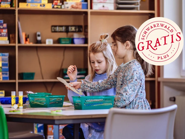 Basteln in Murgels Spielhaus