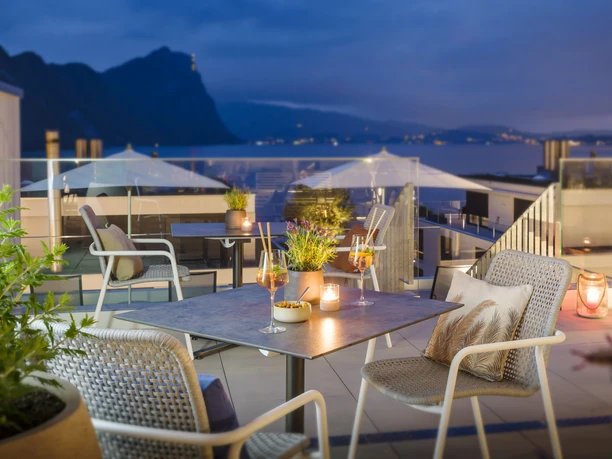 Rooftop Bar Das Morgen Vue sur le lac depuis le rooftopbar