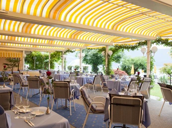 Gartenterrasse Beau Rivage Blick auf die Gartenterrasse des Beau RivagesView of the garden terrace of the Beau RivagesVue sur la terrasse du jardin du Beau Rivages