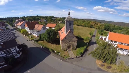 Kirche Bringhausen von oben