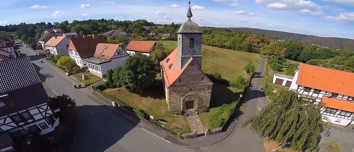 Kirche Bringhausen von oben