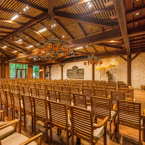 Tagungsraum Mekong 1 und 2 in der Eventlocation Zoo Leipzig | Leipzig Convention Bureau Tagungsraum Mekong 1 und 2 mit Reihenbestuhlung in der Eventlocation Zoo Leipzig - präsentiert vom Leipzig Convention Bureau