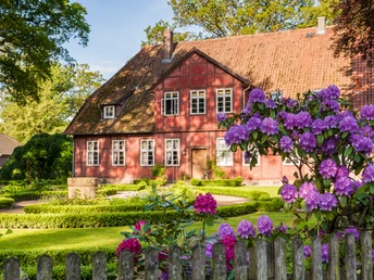 Das romantische Müden Wandern auf dem Wanderweg Sagenhafte Sicht im Elfenland