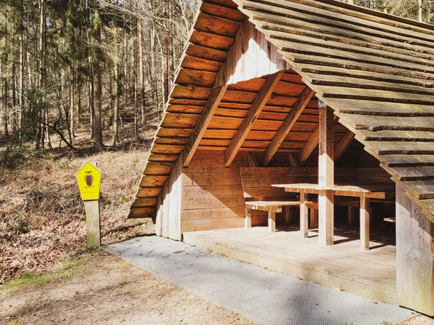 Schutzhütte am Hohen Elbufer Schutzhütte am Hohen Elbufer