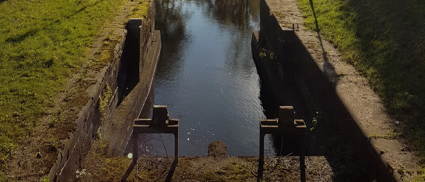 Palmschleuse in Lauenburg Die historische Palmschleuse in Lauenburg bei Sonnenschein.