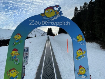 Zauberteppich Stockhütte Torbogen 1.jpg