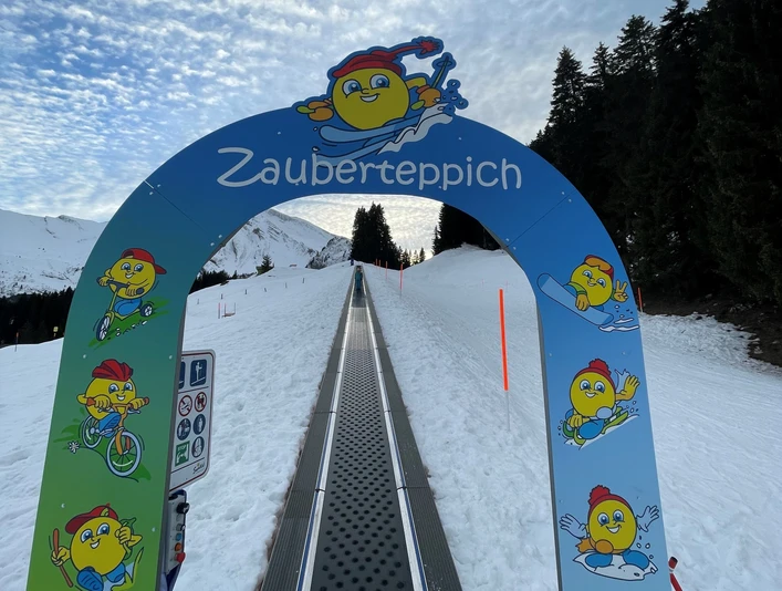 Zauberteppich Stockhütte Torbogen 1.jpg