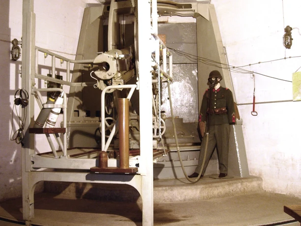 Forteresse de Vitznau Canon de soute 10,5 cm Forteresse de Vitznau Canon de soute 10,5 cm