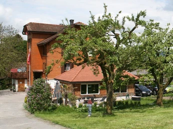 Distillerie Stalder Brennerei Stalder BauernhofDistillery Stalder FarmDistillerie Stalder Ferme